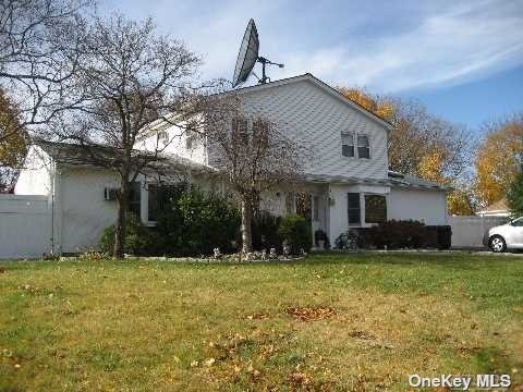 Shamrock Ln, Centereach, NY 11720