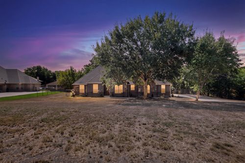 108 Winding Way, Azle, TX, 76020 | Card Image
