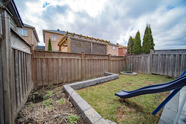 23 Rizal Ave, House attached with 4 bedrooms, 3 bathrooms and 2 parking in Markham ON | Image 40