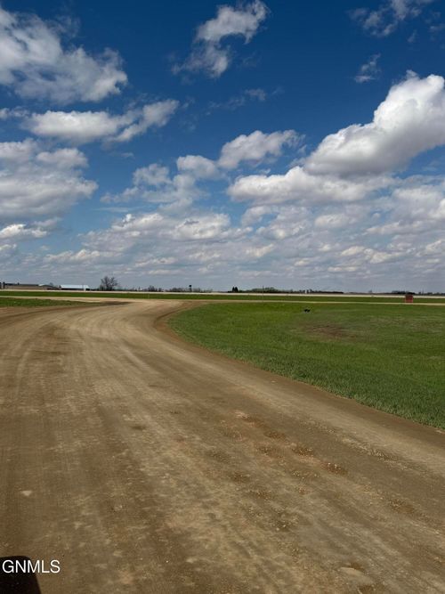 L3 B1 Southridge Acres, Crosby, ND, 58730 | Card Image