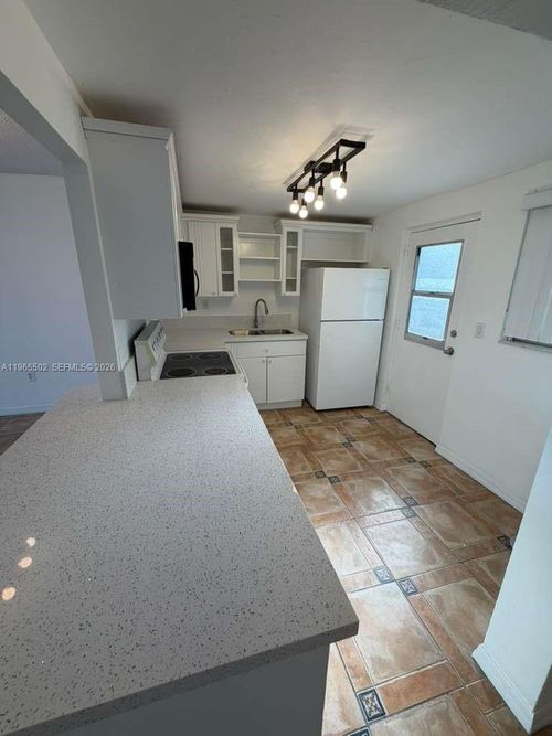 apt-403-7850 Byron Ave, Miami Beach, FL, 33141-2094 | Card Image
