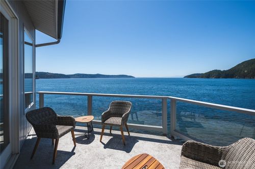 apt-203e-2401 Skyline Way, Anacortes, WA, 98221-2900 | Card Image