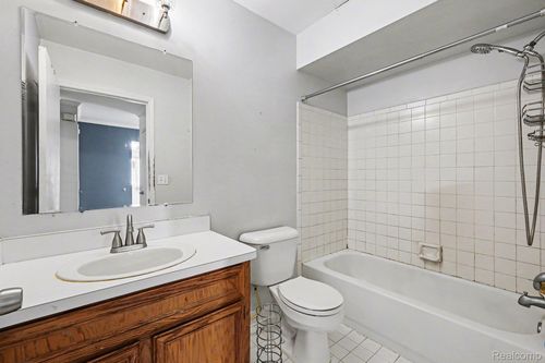 24326 Juliet Dr, Center Line, MI, 48015-1024 | Card Image