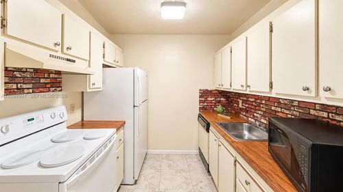 304j-101 Sw 132nd Way, Pembroke Pines, FL, 33027-2010 | Card Image
