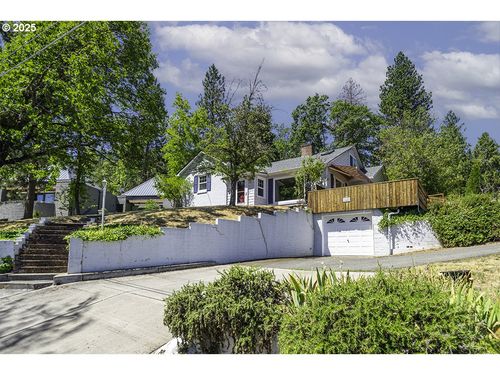 681 Liberty St, Ashland, OR, 97520-3122 | Card Image