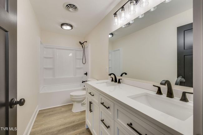 5805 Cochise Trl, House other with 3 bedrooms, 3 bathrooms and null parking in Kingsport TN | Image 25