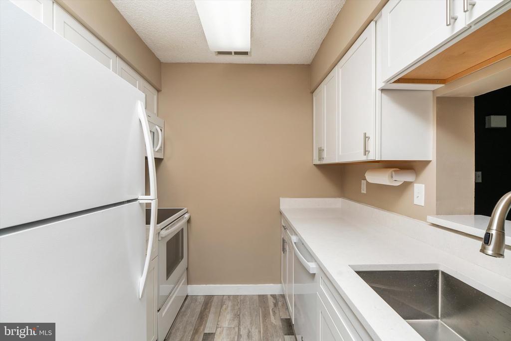 Residential Lease in PLAINSBORO 4