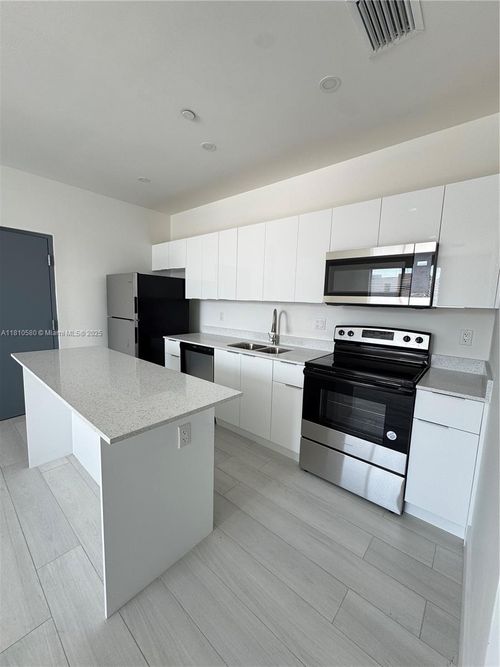 apt-202-909 E 24th St, Hialeah, FL, 33013-4246 | Card Image