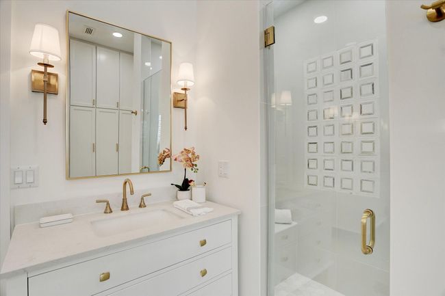 5411 Pine St, House other with 5 bedrooms, 5 bathrooms and 3 parking in Bellaire TX | Image 41