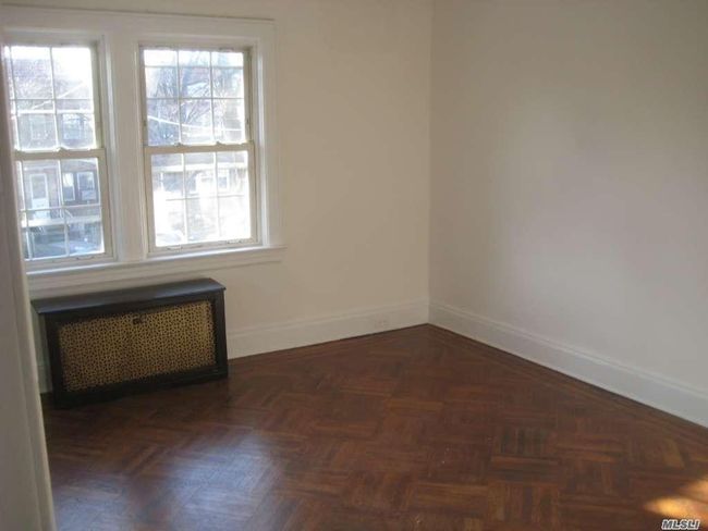 47 188 Th St, House other with 3 bedrooms, 2 bathrooms and null parking in Flushing NY | Image 9