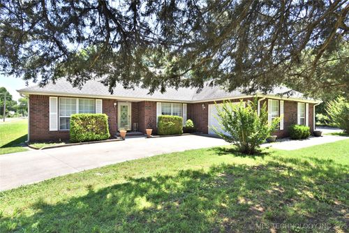 201 N Coo Y Yah St, Pryor, OK, 74361 | Card Image