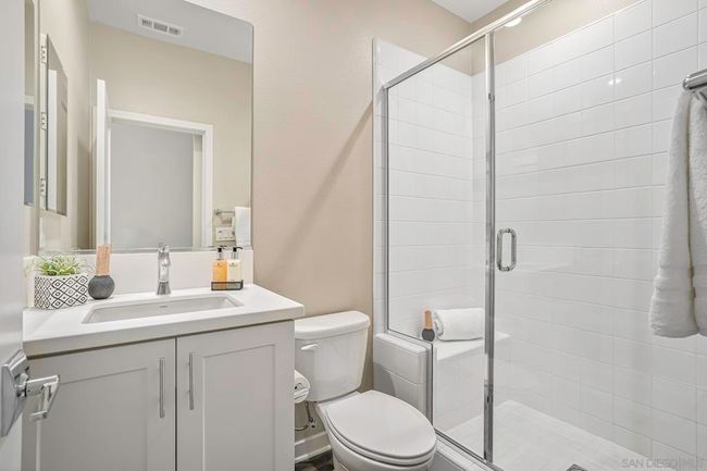 Entry level bedroom has full bathroom. | Image 7