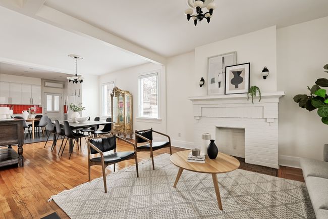 333 Sackville St, House attached with 3 bedrooms, 2 bathrooms and null parking in Toronto ON | Image 4
