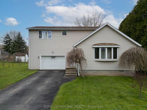 45 Ridgeway Rd, Fort Erie, ON, L0S1N0 | Card Image