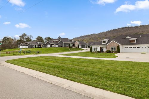 804 Wellstone Dr, Chattanooga, TN, 37405-1784 | Card Image