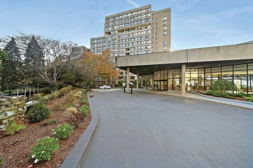 apt-1604n-250 Hammond Pond Pkwy, Chestnut Hill, MA, 02467-1564 | Card Image