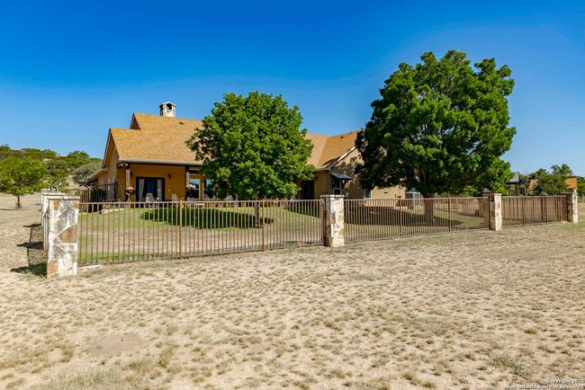221 Cypress Estates Pkwy, House other with 3 bedrooms, 2 bathrooms and null parking in Ingram TX | Image 31