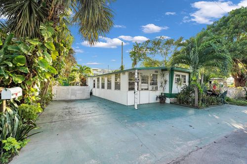 2078 Ne 135th Ln, North Miami Beach, FL, 33181-1814 | Card Image