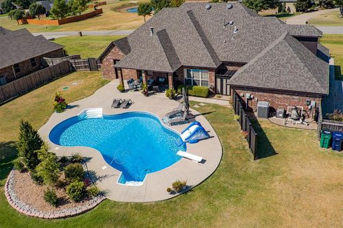10600 Malaga Way, Oklahoma City, OK, 73173-8702 | Card Image