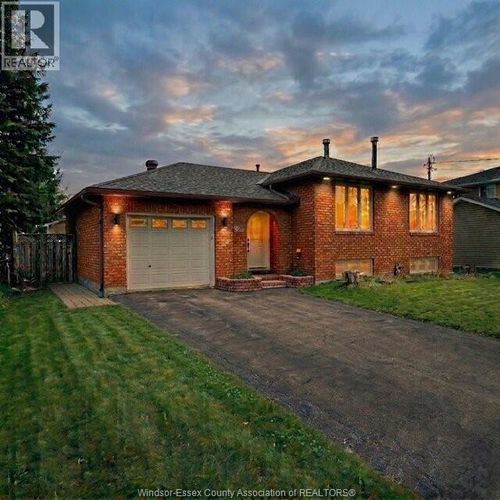 3295 Romeo Street, Val Caron, ON, P3N1G5 | Card Image