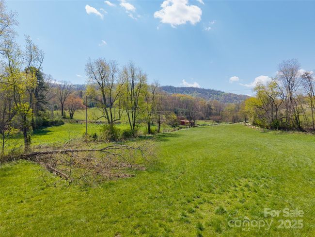 435 Upper Glady Fork Rd, House other with 2 bedrooms, 2 bathrooms and null parking in Candler NC | Image 23