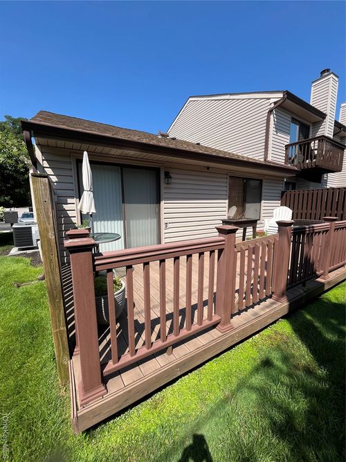 7 Stanford Ct, Wantagh, NY, 11793-1863 | Card Image