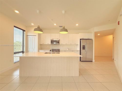apt-207-8001 Nw 41st St, Doral, FL, 33166-6270 | Card Image