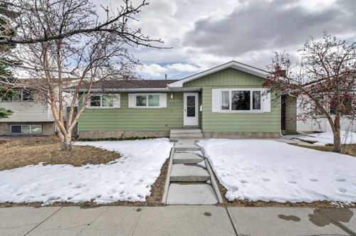 5835 28 Ave Ne, Calgary, AB, T1Y2E4 | Card Image