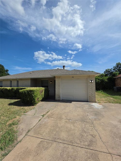 216 Tejas Dr, Glenn Heights, TX, 75154-8552 | Card Image