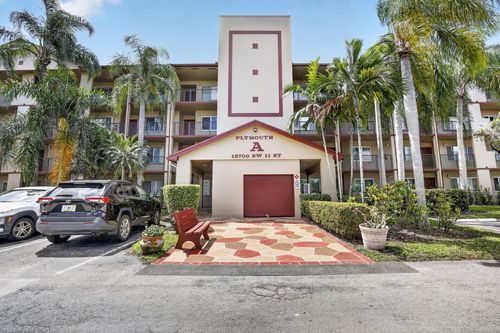 13700 Sw 11th St, Pembroke Pines, FL, 33027-3528 | Card Image