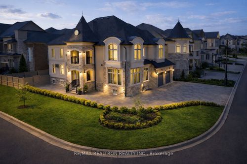 12 Hurst Ave, Maple, ON, L6A4X6 | Card Image