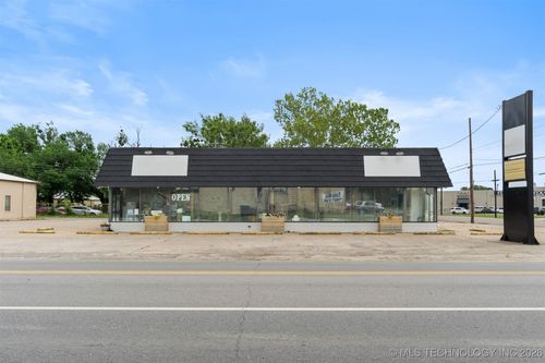 402 N 1st Ave, Durant, OK, 74701-4156 | Card Image