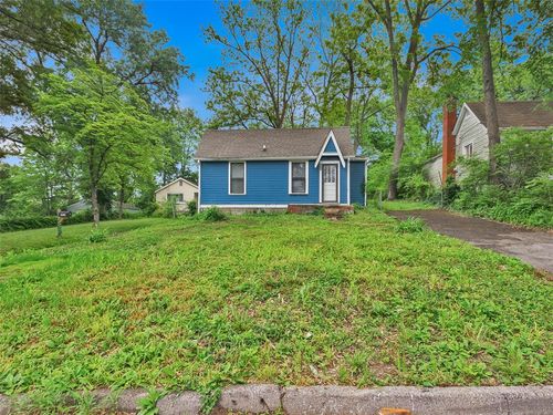 3310 Royalton Ave, Breckenridge Hills, MO, 63114-2838 | Card Image