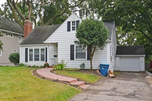 155 Benton Ave, Wayzata, MN, 55391-1110 | Card Image