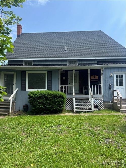 38 N Main St, Middleport, NY, 14105-1024 | Card Image