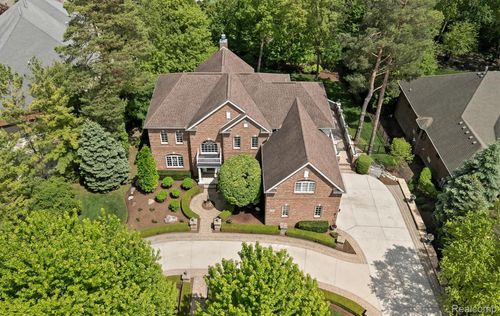 61496 Beacon Hill Dr, Washington Township, MI, 48094-1221 | Card Image