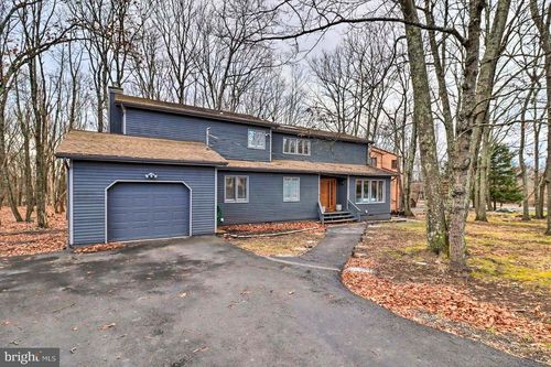 366 Hyland Dr, East Stroudsburg, PA, 18301-6751 | Card Image