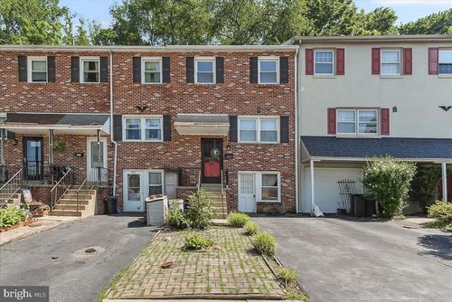 529 W Marshall St, WEST CHESTER, PA, 19380-2221 | Card Image