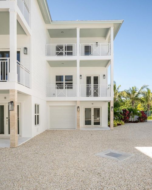 10-84745 Old Hwy, Islamorada, FL, 33036-3405 | Card Image