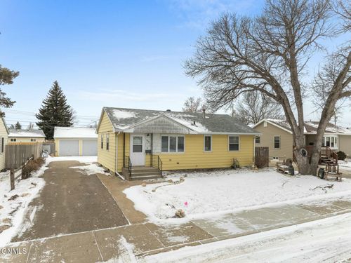 909 18th Street W, Williston, ND, 58801 | Card Image