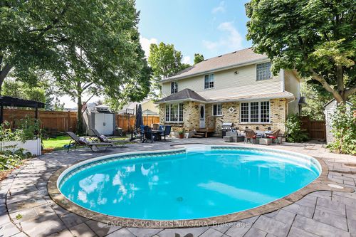 624 Simcoe St, Niagara on the Lake, ON, L0S1J0 | Card Image