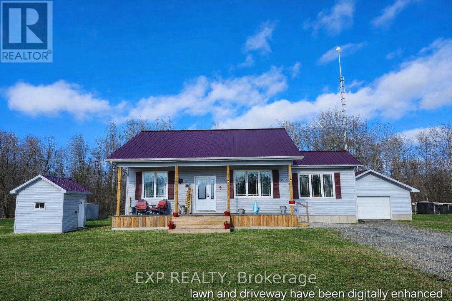 Residential in South Dundas 3