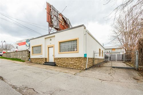 64 Spencer St, Rochester, NY, 14608-1423 | Card Image