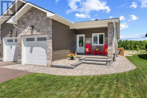 323 Forestview Crescent, Renfrew, ON, K7V0C4 | Card Image