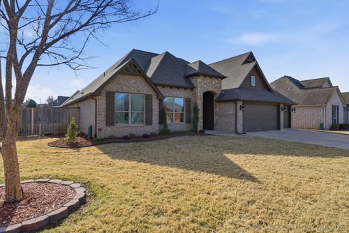1204 Fairway St, Claremore, OK, 74019-8159 | Card Image