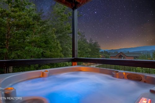 3142 Laughing Pine Ln, Sevierville, TN, 37862-7432 | Card Image
