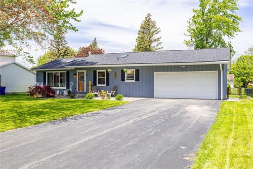 82 Doerun Dr, Greece, NY, 14626-3250 | Card Image