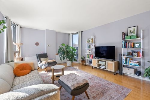 412-77 Pond Ave, Brookline, MA, 02445-7113 | Card Image