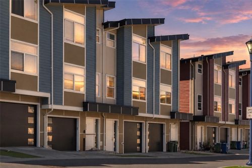 607 Selwyn Close, Victoria, BC, V9B0Z2 | Card Image