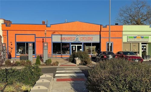 3957-3951-3957 Main St, Kansas City, MO, 64111-1916 | Card Image